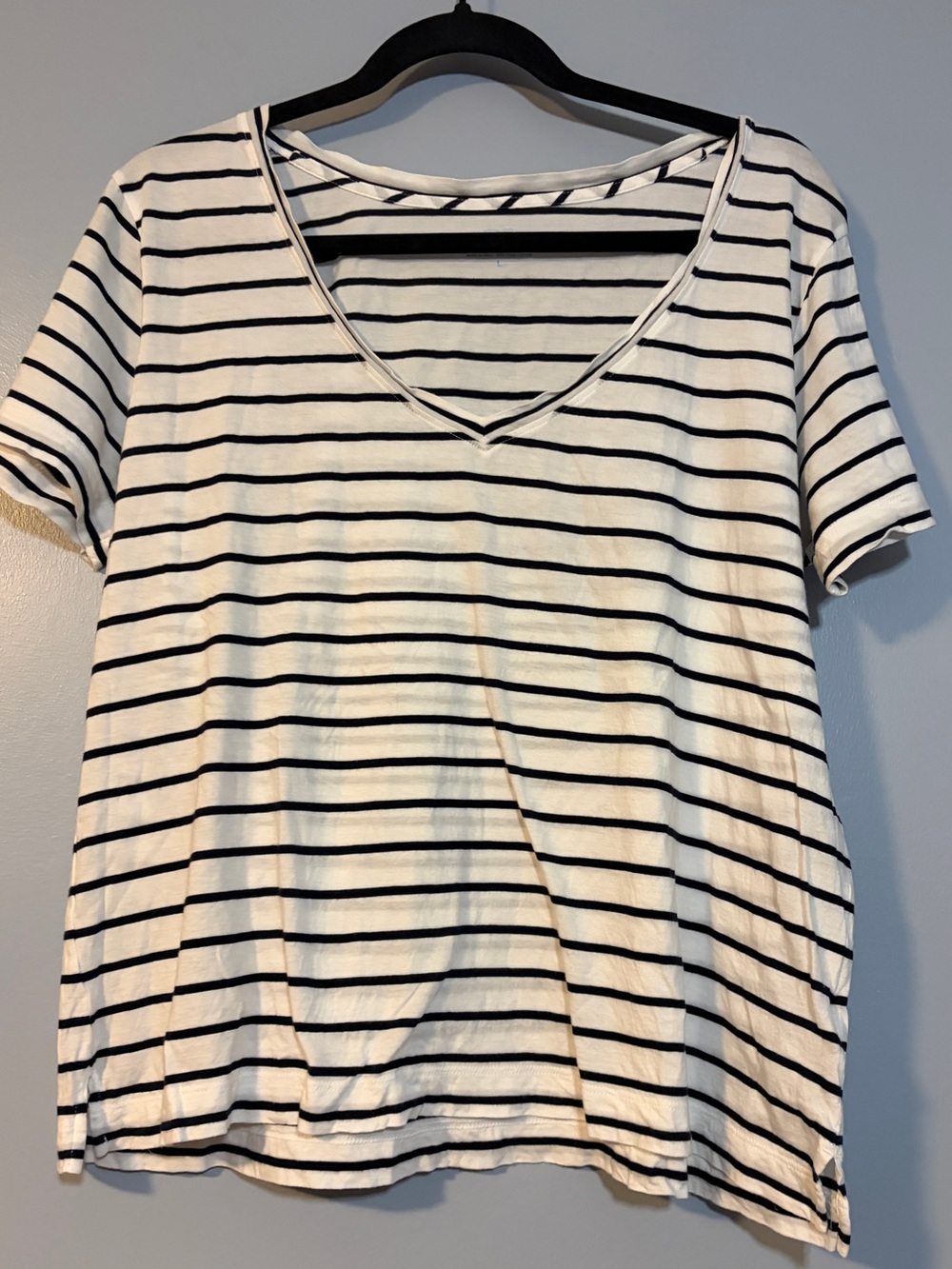 Vineyard Vines White & Navy Striped V-Neck Tee